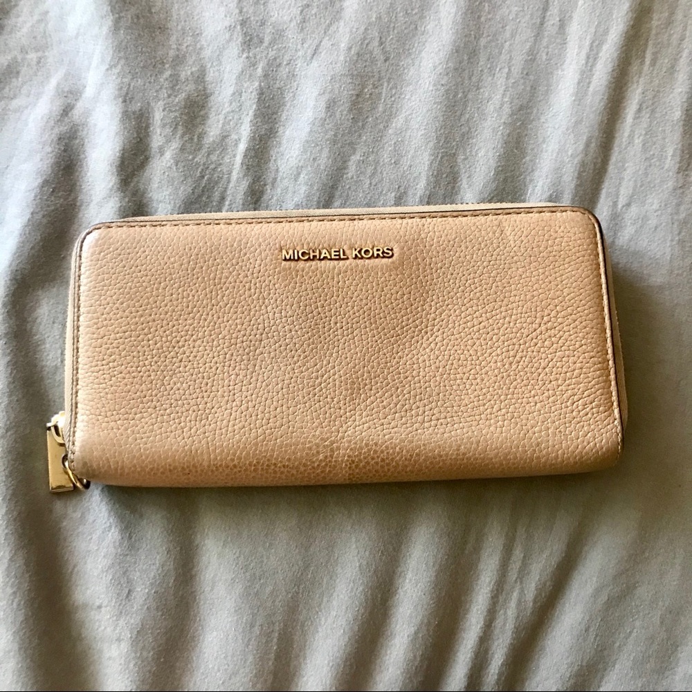 Michael Kors tan wallet